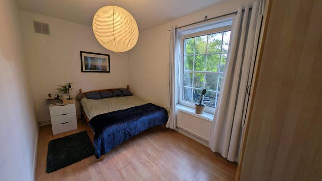 Bright double room in modern 2-bed flat Main Photo