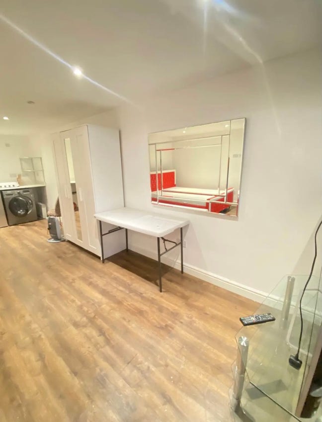 One-Bedroom Studio Flat Available in Family Home Main Photo