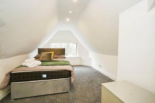 All bills included large furnished double room Main Photo