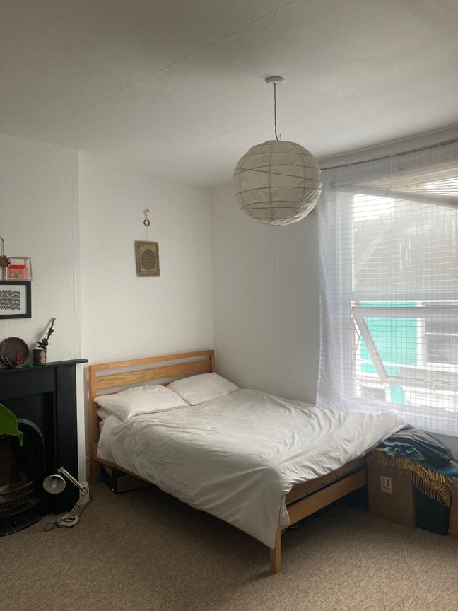 Room in shared house Main Photo