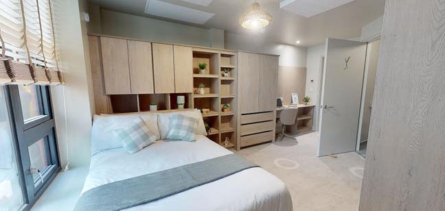 Studio available from 15th November Main Photo