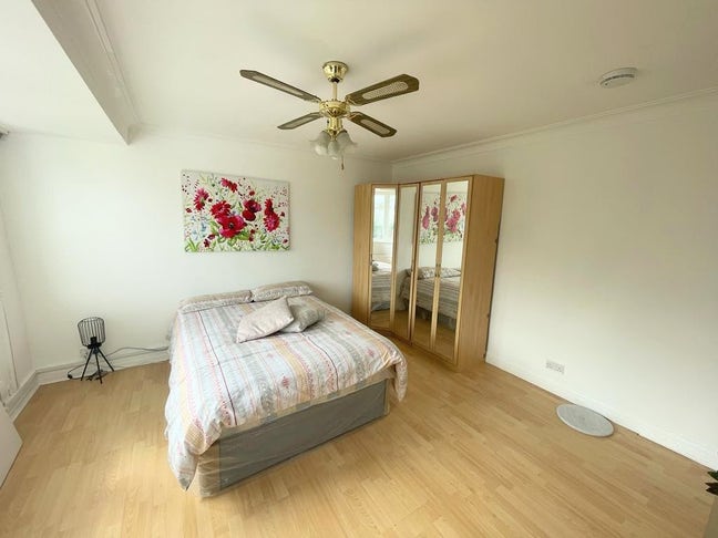 Massive Double Room In Wembley Main Photo
