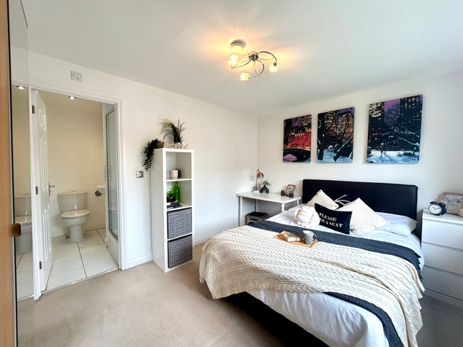 Ensuite Room 💚 Just Waiting for You 💚 Main Photo