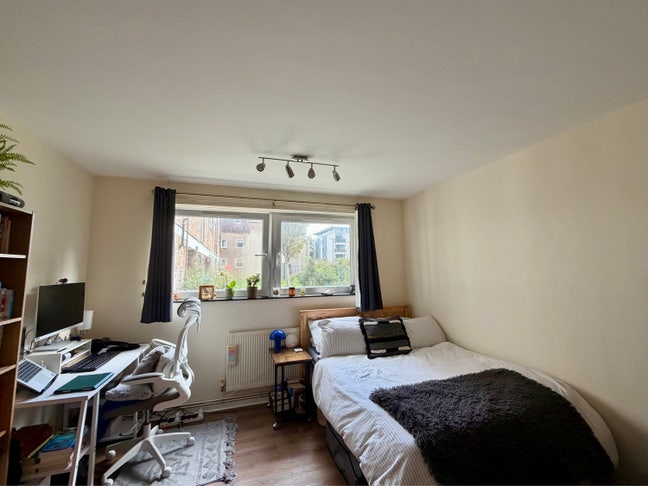 Spacious Double Room in Tooting Broadway  Main Photo