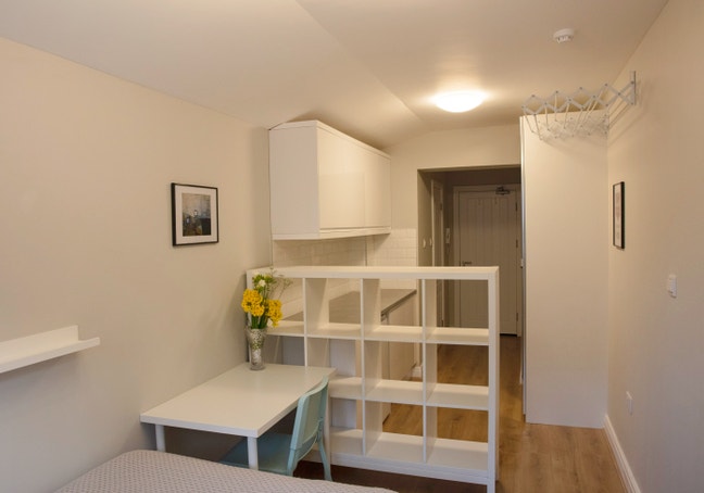 Ensuite Room 1min walk to Colliers Wood Station Main Photo