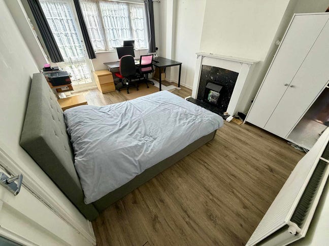 Double Room for Short-term Rent in Harrow/Northolt Main Photo