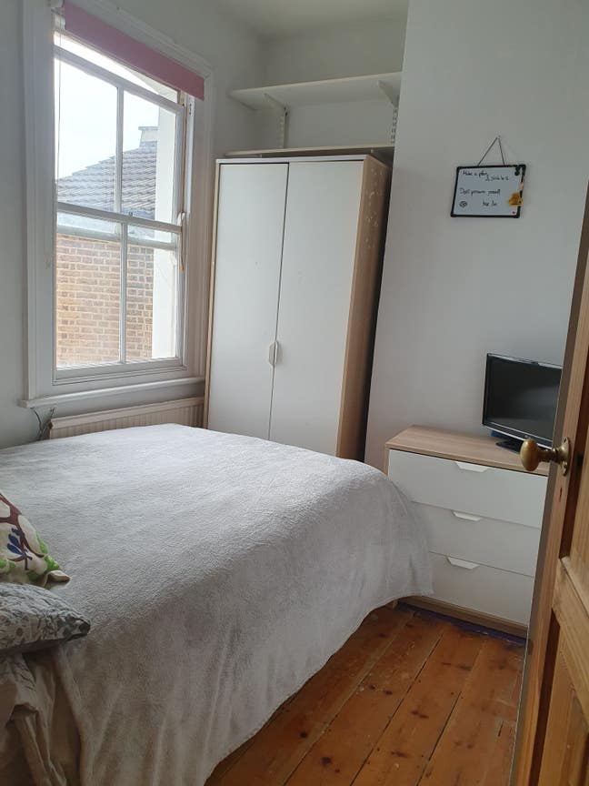 Bright, Airy Room in a Spacious Relaxing Home. Main Photo