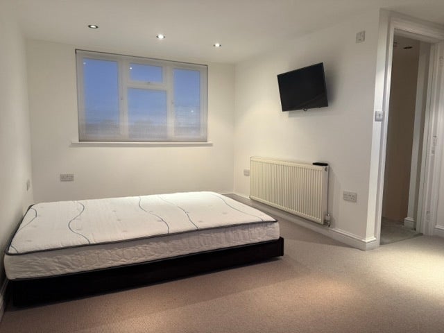 Modern Double Room( Private Shower And Toilet) Main Photo