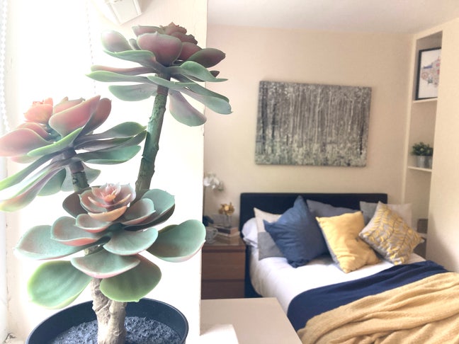 🙌 Make the Most of Life in a Snug Home 💛
 Main Photo