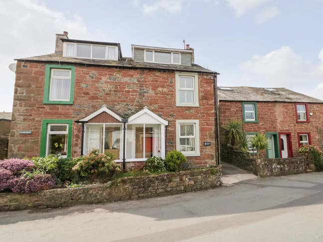 Exquisitely Decorated Home for Rent, 3 Bedrooms Main Photo