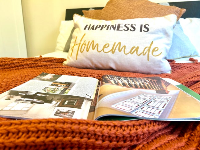 💛Great Things Happen Living in a Snug Home💛
 Main Photo