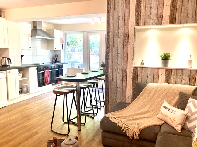 Available 🏡 Now 🏡 Home from Home  Main Photo