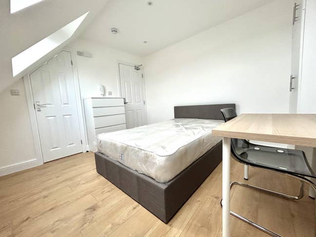 Newly built  En-suite NW4 Hendon (all bills incl)  Main Photo