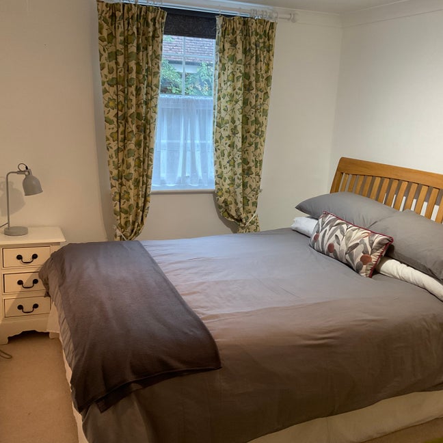  Large room with own bathroom from 07/10/26 Main Photo