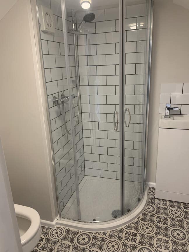Large loft en-suite  Main Photo