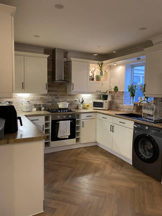 2 Newly Refurbished Furnished Double En-Suites Main Photo