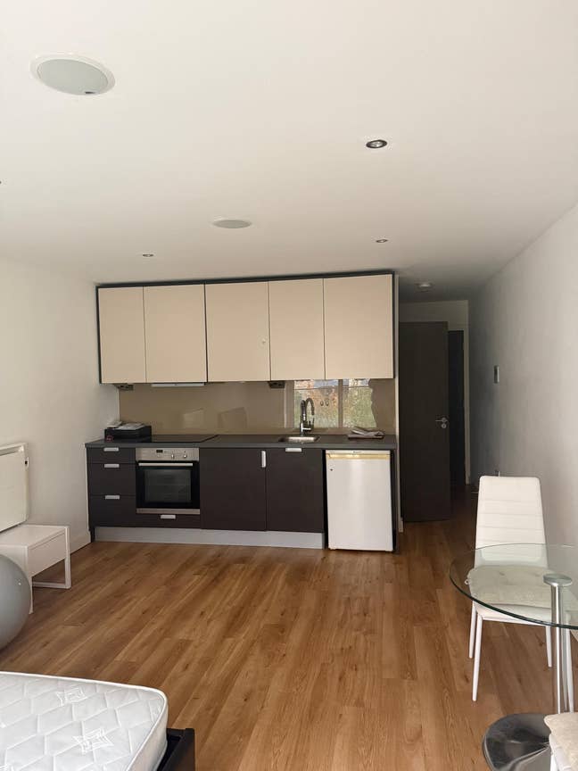 Colindale- Studio Main Photo