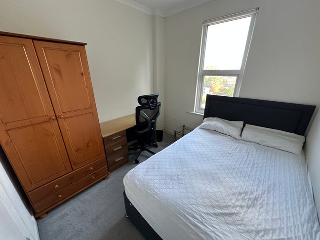 Double Room Close to Fishponds Road! Main Photo