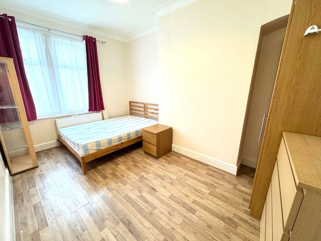 ***Bright Double Room To Rent, N22*** Main Photo
