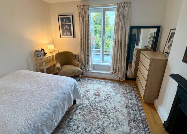 Double room in terraced house close to Clapham com Main Photo