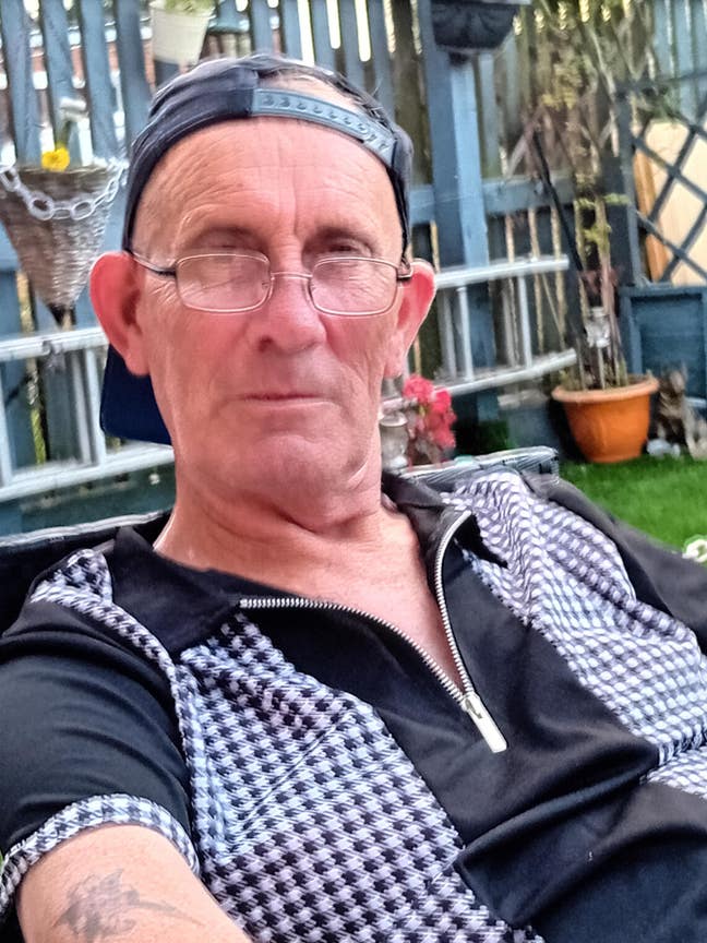 Professional Male seeks a double room Main Photo