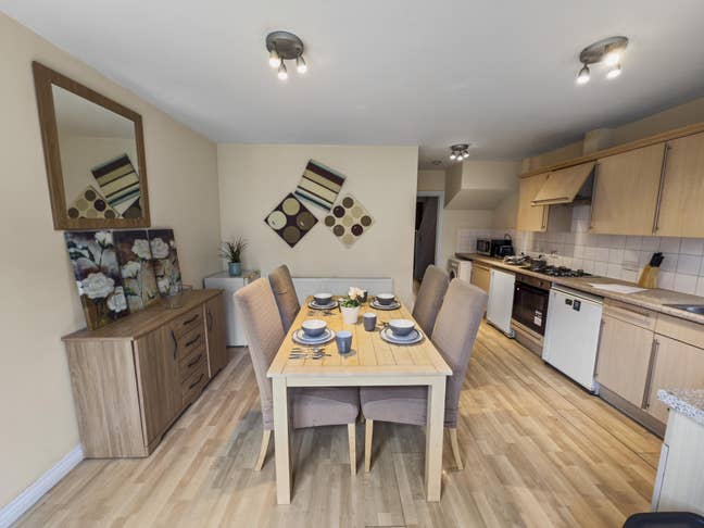 🌟 New  Property in POPLAR – Zone 2 🌟 Main Photo