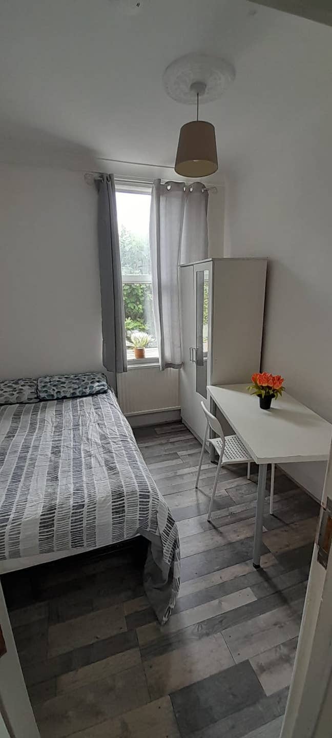 Single room in Neasden Main Photo