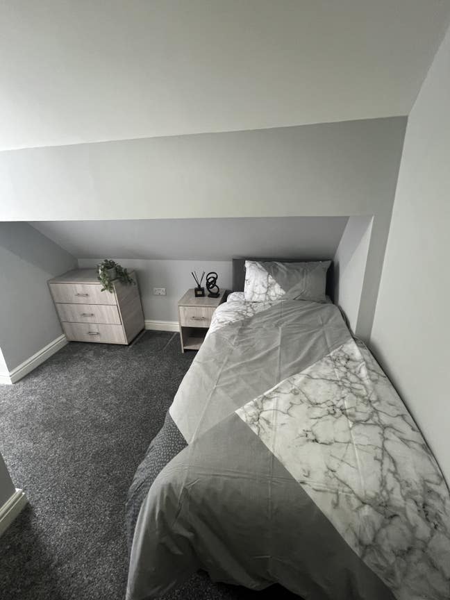 Prime Town Centre Location! Ensuite Room DN1 Main Photo