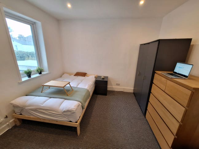 Double room in clean house Main Photo