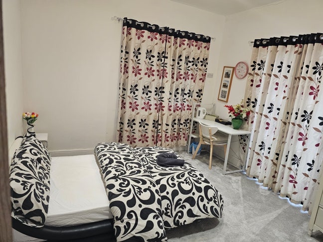 1 double rooms available in Patchway.  Main Photo