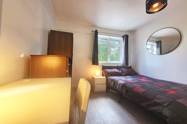 Stepney Green Room Available Main Photo