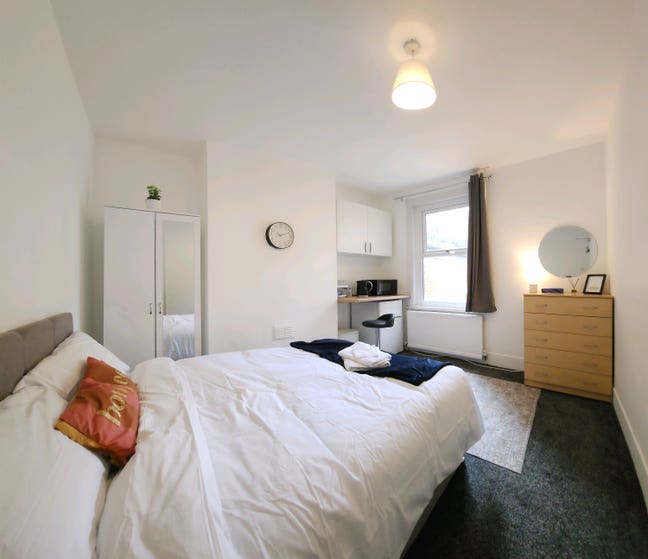 Luxury living, double bedroom Cowley Road. Tesco Main Photo