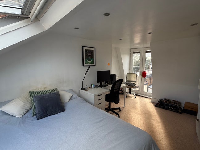 🌿 Bright Double Room in Tooting Broadway  Main Photo
