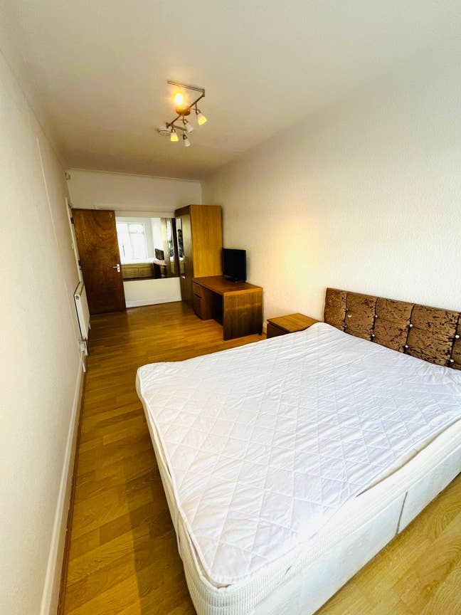 Double Rooms close to University Main Photo