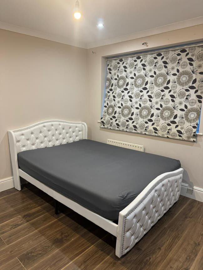 3 king size Ensuite Room  Main Photo