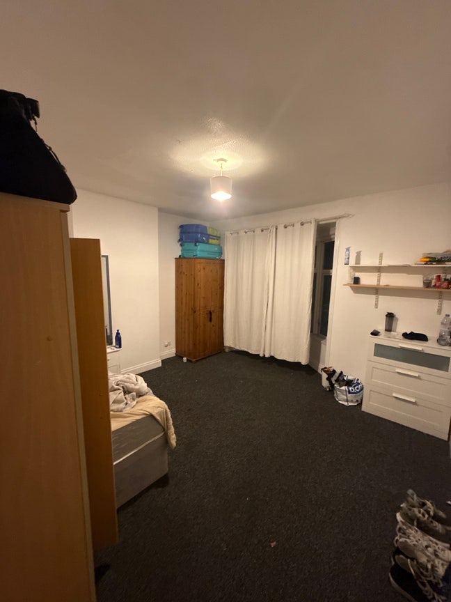 Large room Main Photo