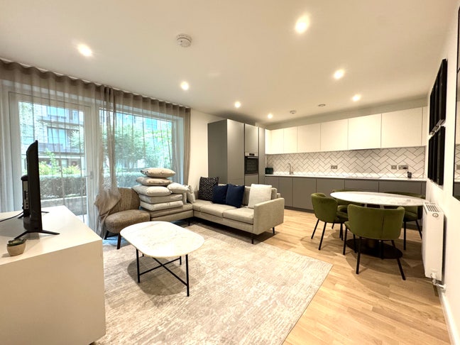 A modern two bedrooms Apartment  in Southall Main Photo