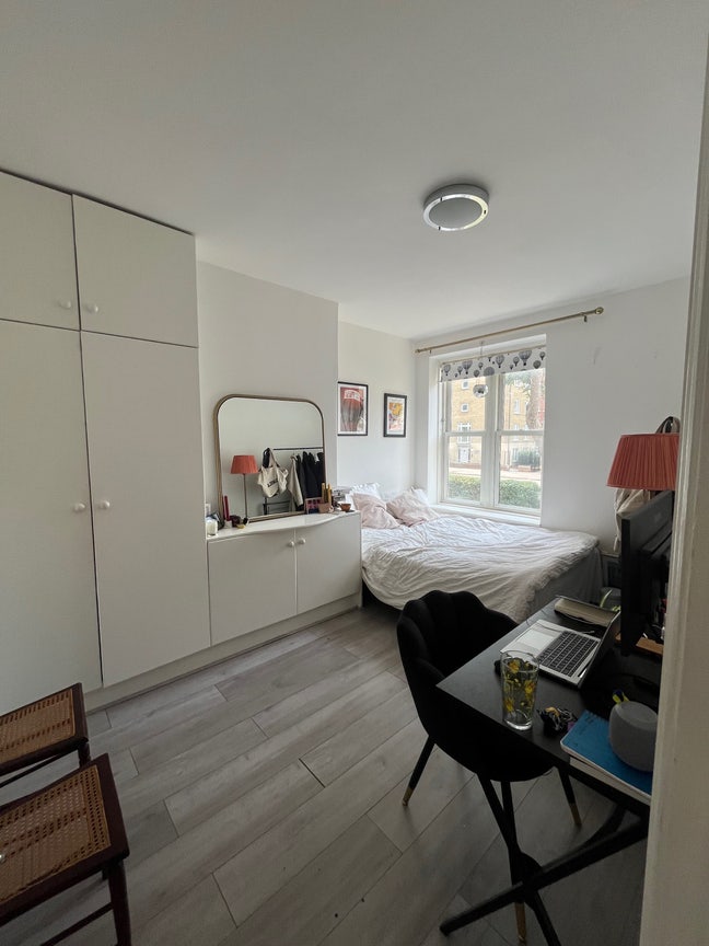 1 Bedroom available in 2 bedroom flat  Main Photo