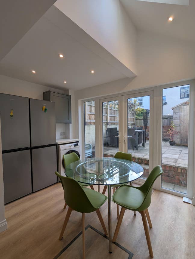 Rooms in newly refurbished house - Victoria Park Main Photo
