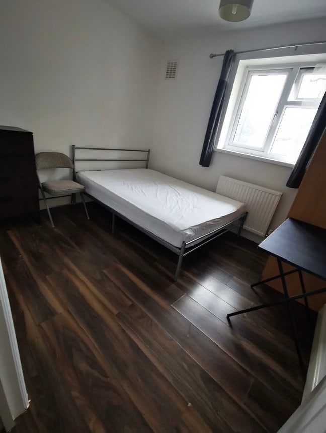 Double bedroom for single only Main Photo