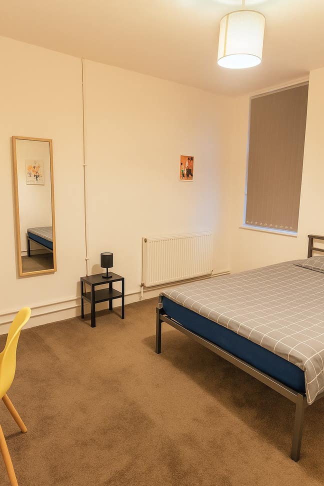Room in 2-Bedroom Flat near Oxford Road 🌿 Main Photo