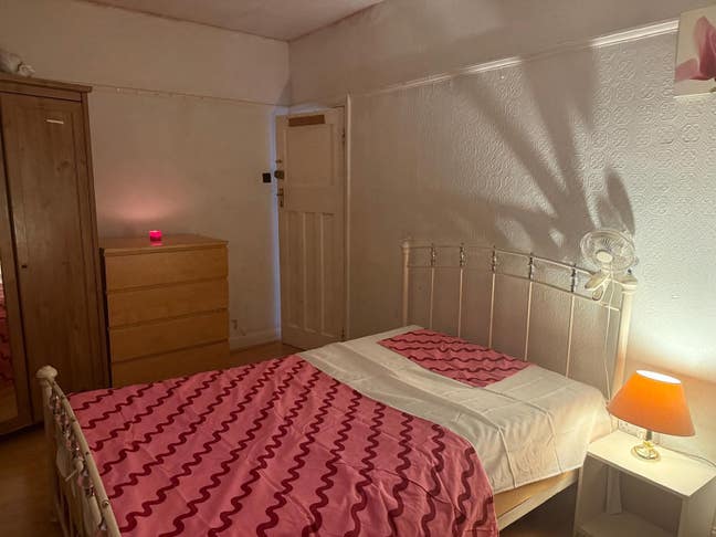 Master Double Room to Let-Waverley Garden NW10 7EE Main Photo