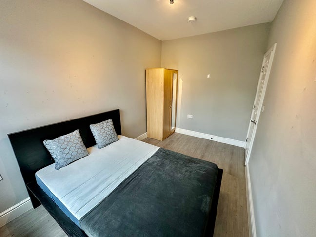 New! Available 3 Bedroom Flat, Ideal for Sharers Main Photo
