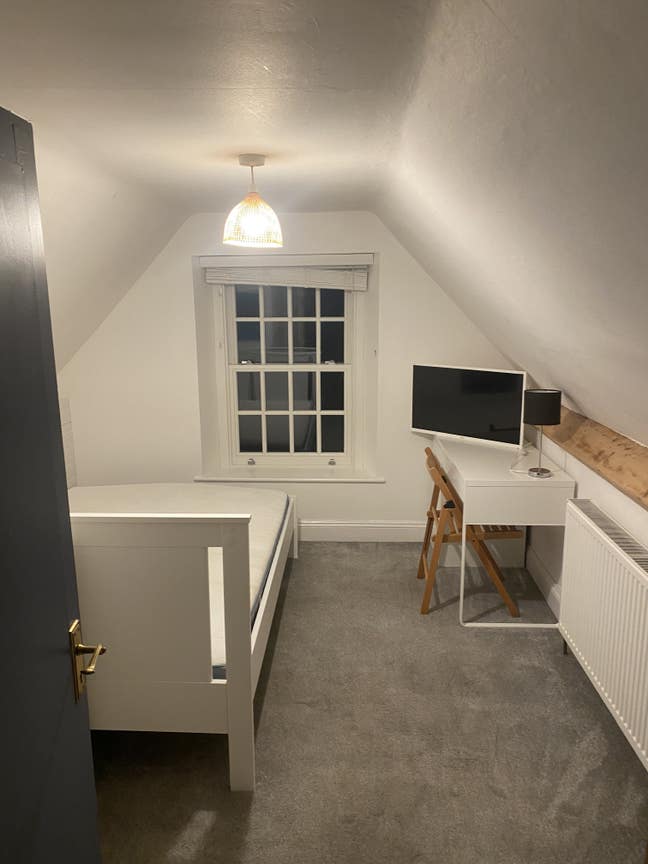 A light and airy with lots of storage  Main Photo