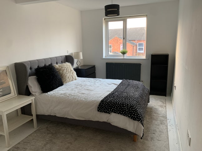 Double room to rent in New Bradwell. £675. Main Photo