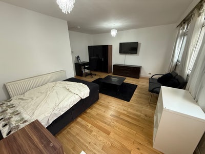 Very large double room near Canary Wharf Main Photo