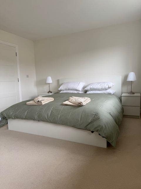 4 bedrooms available to rent in shared house.  Main Photo
