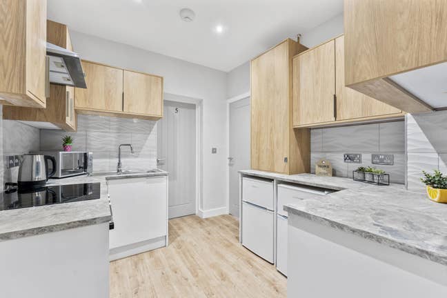 Stunning Studio Room - All Bills Included, PE2 Main Photo