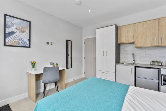 Stunning Studio Room - All Bills Included, PE2 Main Photo