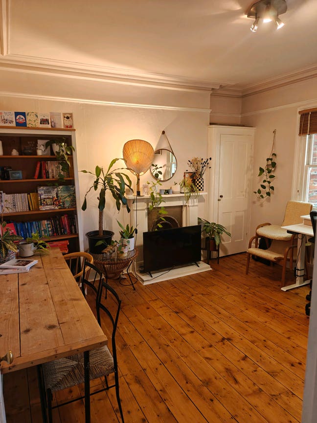 Highbury flat with sunny terrace Main Photo